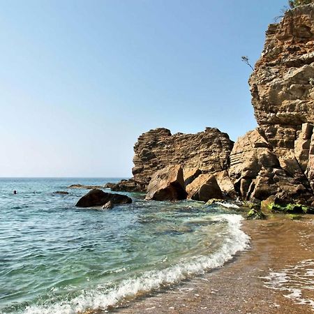 T2 Calme Proche Plage Bonporteau Avec Clim Et Parking Cavalaire-sur-Mer Luaran gambar