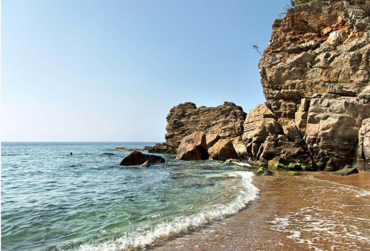 T2 Calme Proche Plage Bonporteau Avec Clim Et Parking Cavalaire-sur-Mer Luaran gambar
